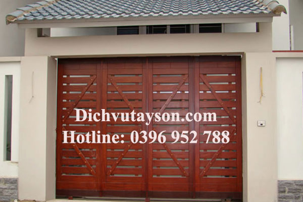 Sơn lại cửa cổng cũ tại Hải Phòng